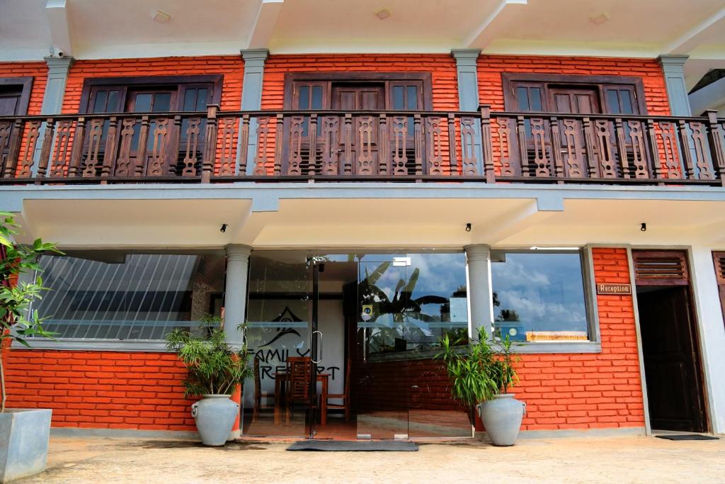 Двухместный (Улучшенный двухместный номер с 1 кроватью) курортного отеля D family Resort, Анурадхапура