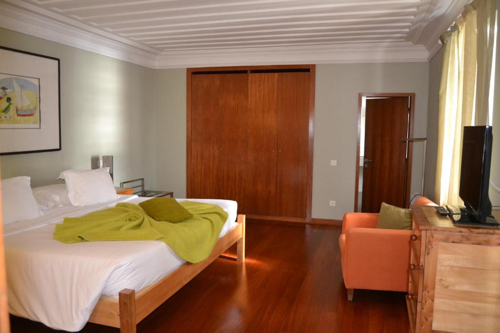 Двухместный (Улучшенный двухместный номер с 1 кроватью или 2 отдельными кроватями и видом на море) отеля Pousada de Angra do Heroismo Castelo de S. Sebastiao, Ангра-ду-Эроижму