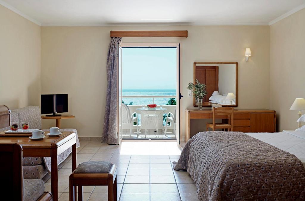 Двухместный (Двухместный номер с 2 отдельными кроватями и видом на море) отеля Mitsis Family Village, Кардамена