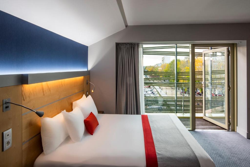 Сьюит (Суперлюкс), Holiday Inn Express Paris-Canal De La Villette