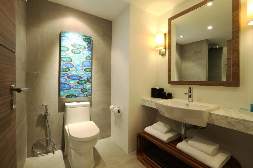 Двухместный (Номер Делюкс с кроватью размера «king-size») отеля Novotel Phuket Karon Beach Resort And Spa, Пхукет
