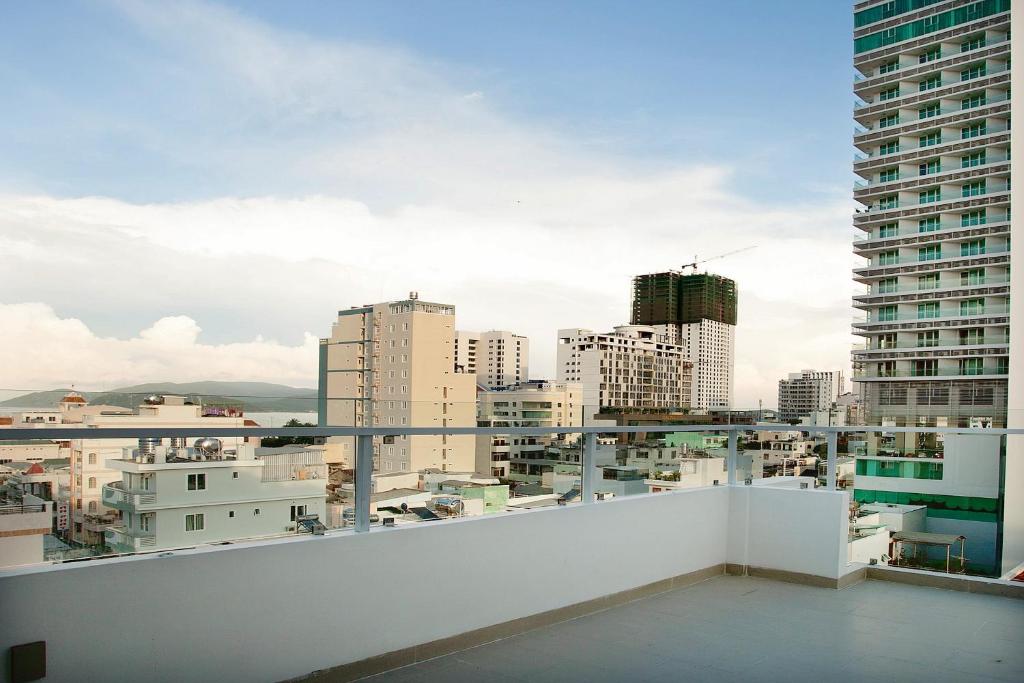 Сьюит (Люкс с видом на город) апартамента Galaxy Apartment, Нячанг
