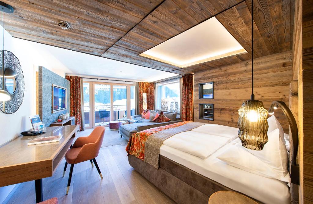 Двухместный (Junior Suite Bergjuwel) отеля Hotel Alpin Spa Tuxerhof, Тукс