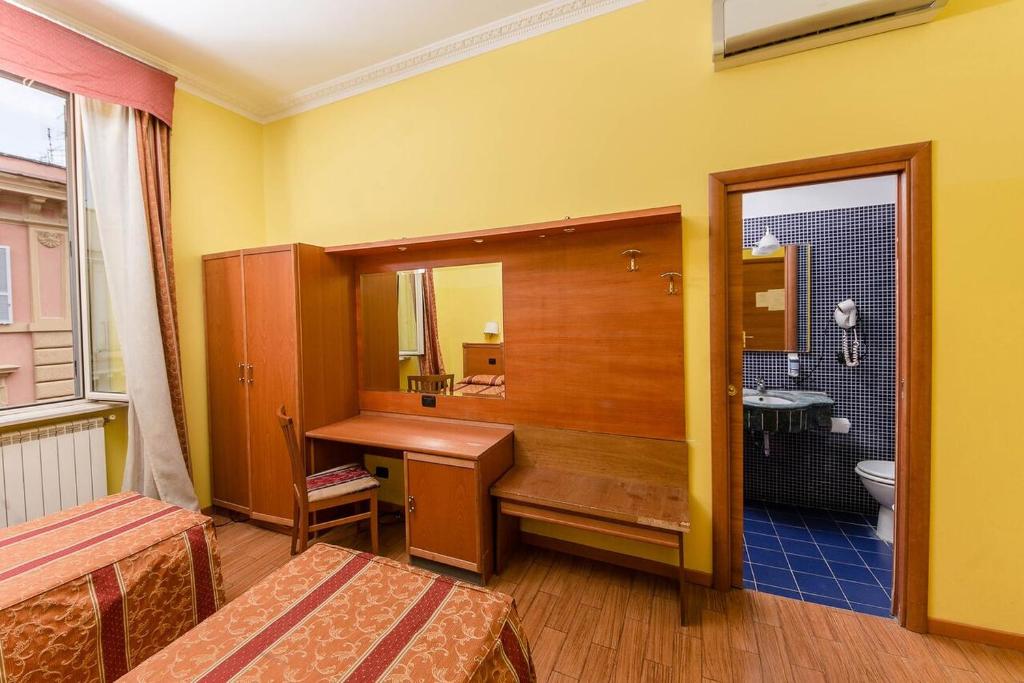 Номер (Кровать в общем 4-местном номере для мужчин и женщин) хостела Hostel Beautiful, Рим