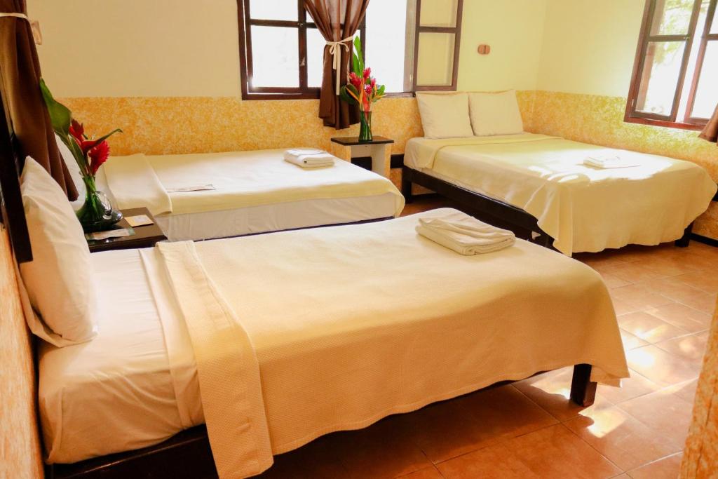 Номер (Кровать в общем 6-местном номере для мужчин и женщин) парк-отеля Cabañas Kin Balam Palenque, Паленке