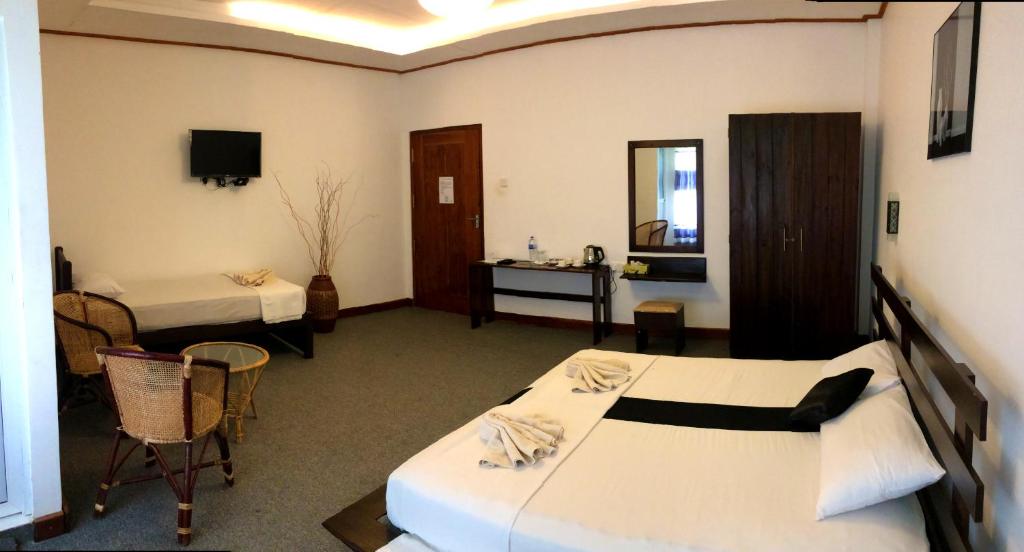 Трехместный (Роскошный трехместный номер) отеля Nico Lagoon Hotel, Негомбо