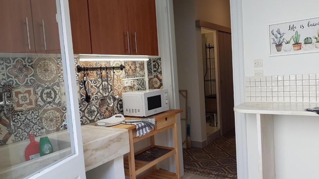 Апартаменты (Апартаменты), Ionian Apartment- Athens Center, 6 BD, 2.5 BATH