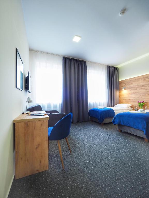 Двухместный (Двухместный номер с двуспальной кроватью и дополнительной кроватью) отеля S7 Hotel, Кельце