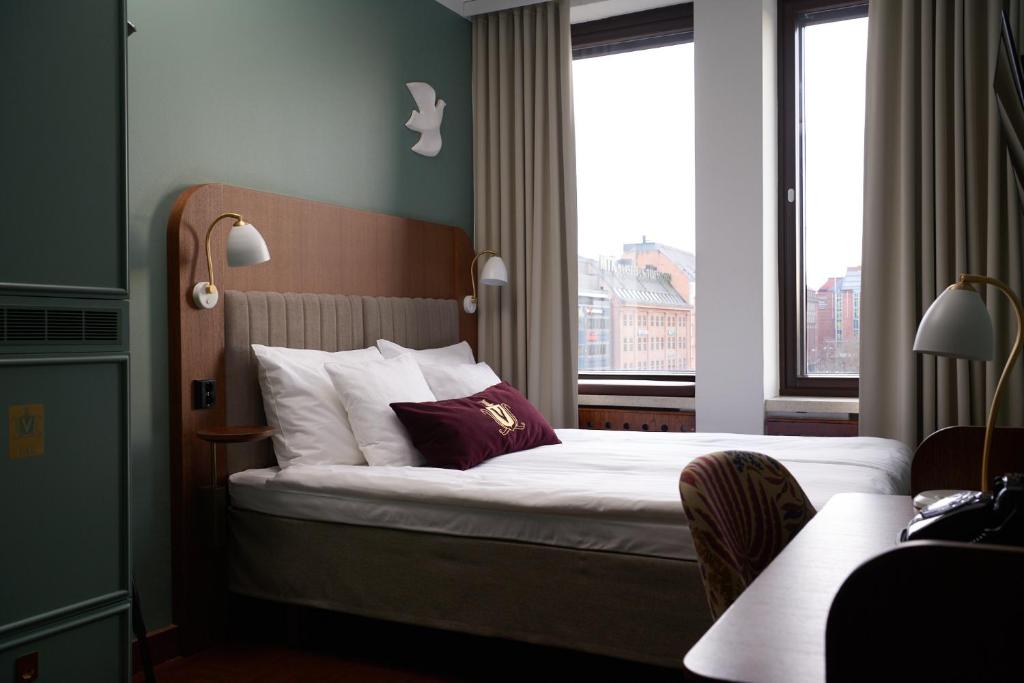 Двухместный (Улучшенный номер с кроватью размера «queen-size») отеля Original Sokos Hotel Vaakuna Helsinki, Хельсинки