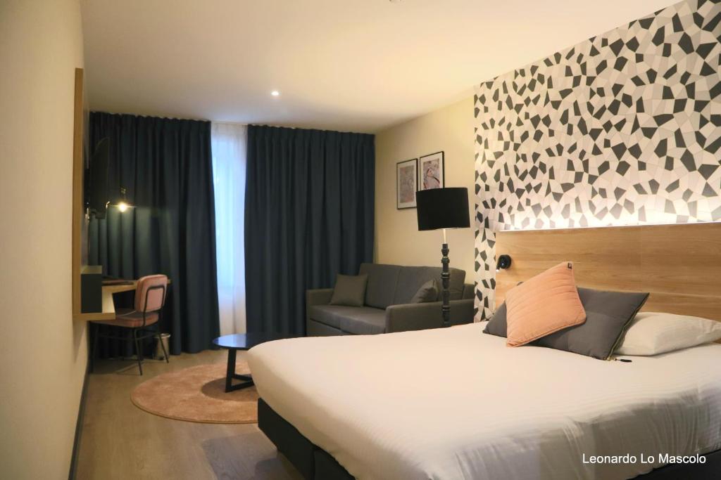 Двухместный (Улучшенный двухместный номер с 1 кроватью) отеля Univers Hotel & Restaurant, Льеж