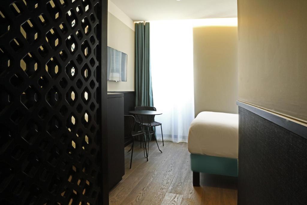 Двухместный (Улучшенный двухместный номер с 1 кроватью) отеля Best Western La Joliette, Марсель