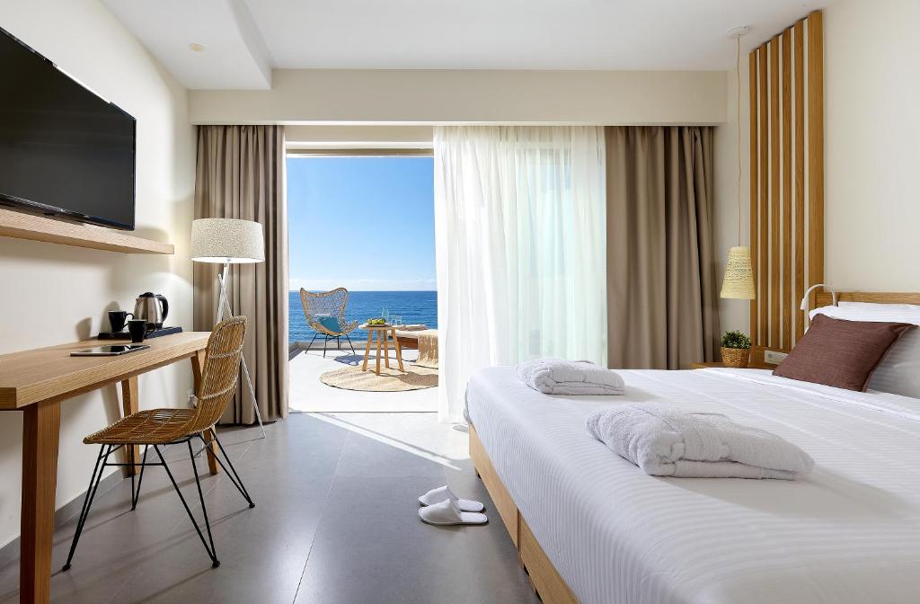 Двухместный (Двухместный номер с 1 кроватью и собственным бассейном) отеля Enorme Santanna Beach, Иерапетра