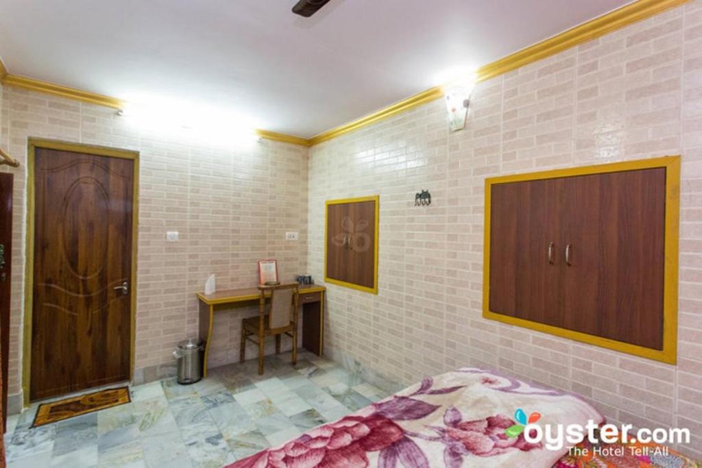 Двухместный (Бюджетный двухместный номер с 1 кроватью или 2 отдельными кроватями) отеля Ganpati Guest House, Варанаси