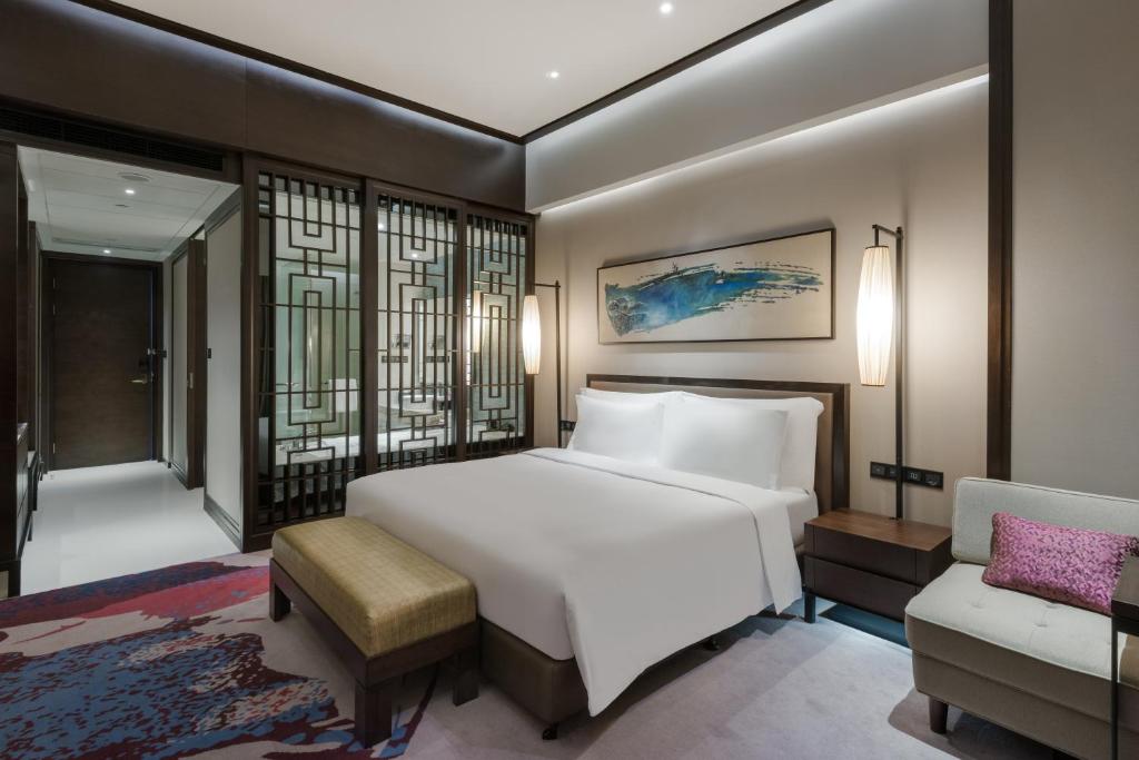 Двухместный (Улучшенный двухместный номер с 1 кроватью или 2 отдельными кроватями) отеля Crowne Plaza Chongqing New North Zone, Чунцин