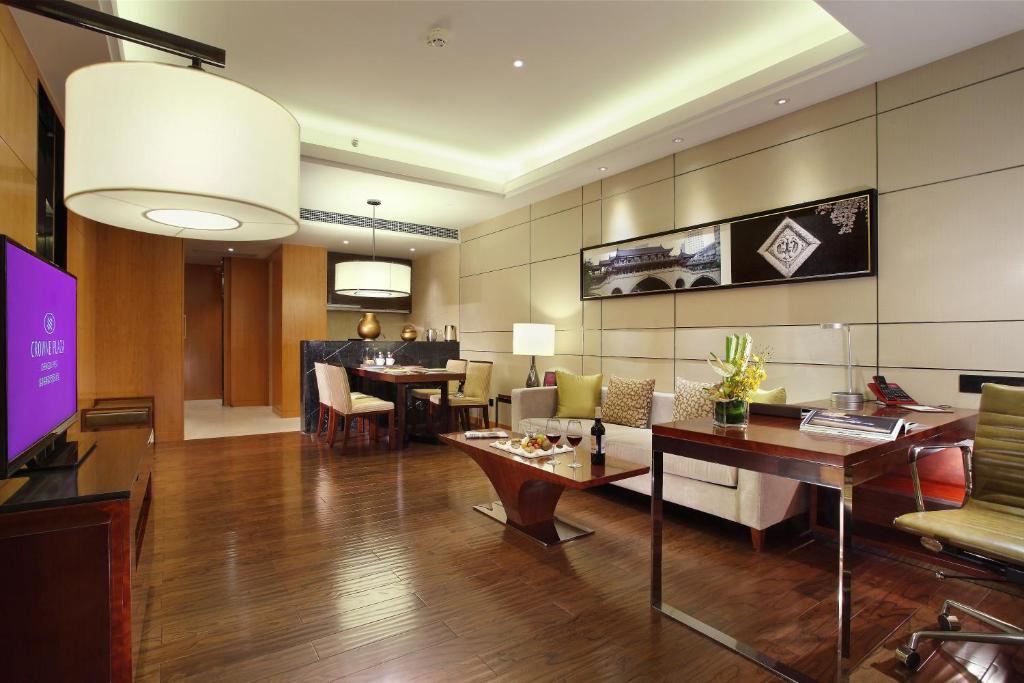 Сьюит (Улучшенный люкс), Crowne Plaza Chengdu West