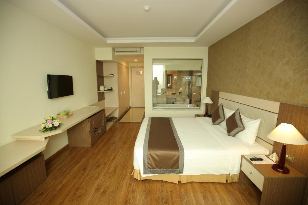 Двухместный (Номер Делюкс с кроватью размера «king-size») отеля Muong Thanh Grand Thanh Hoa Hotel, Тхань Хоа