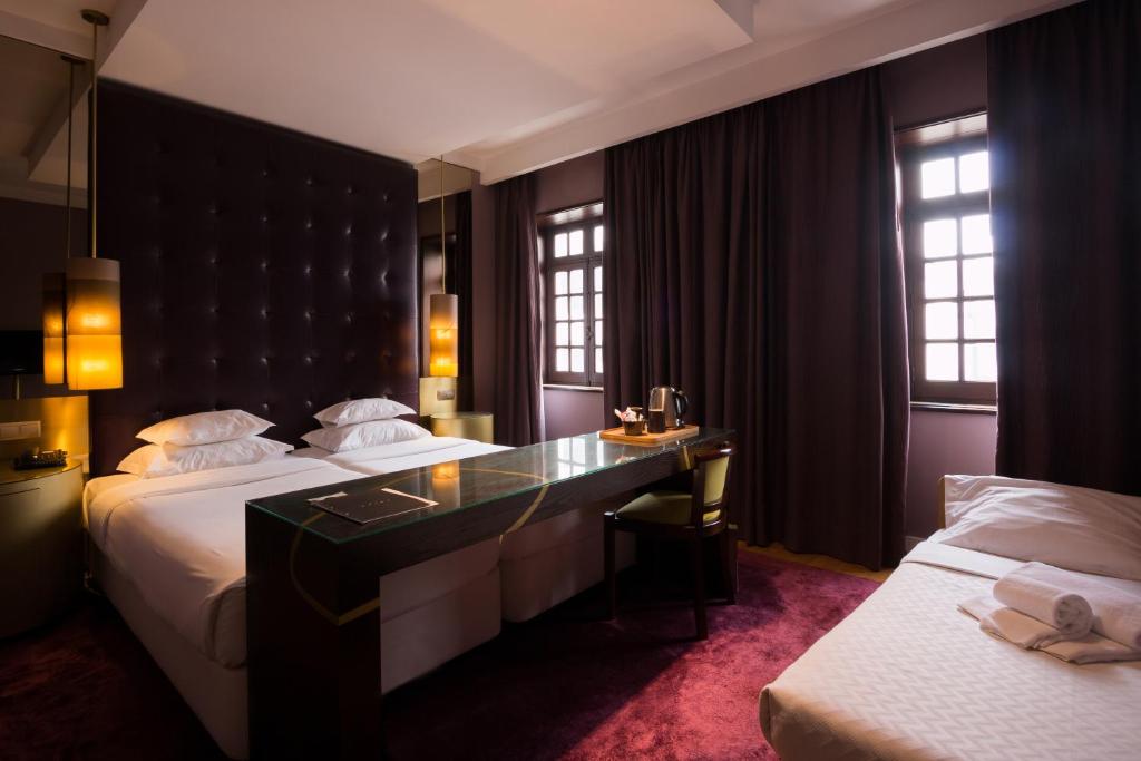 Трехместный (Двухместный номер с 1 кроватью или 2 отдельными кроватями и дополнительной кроватью) отеля Hotel Meira, Вила-Прайа-де-Анкора