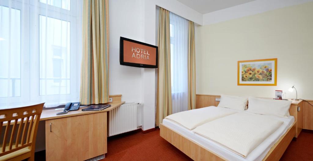 Двухместный (Стандартный двухместный номер с 1 кроватью или 2 отдельными кроватями) отеля Hotel ADRIA München, Мюнхен