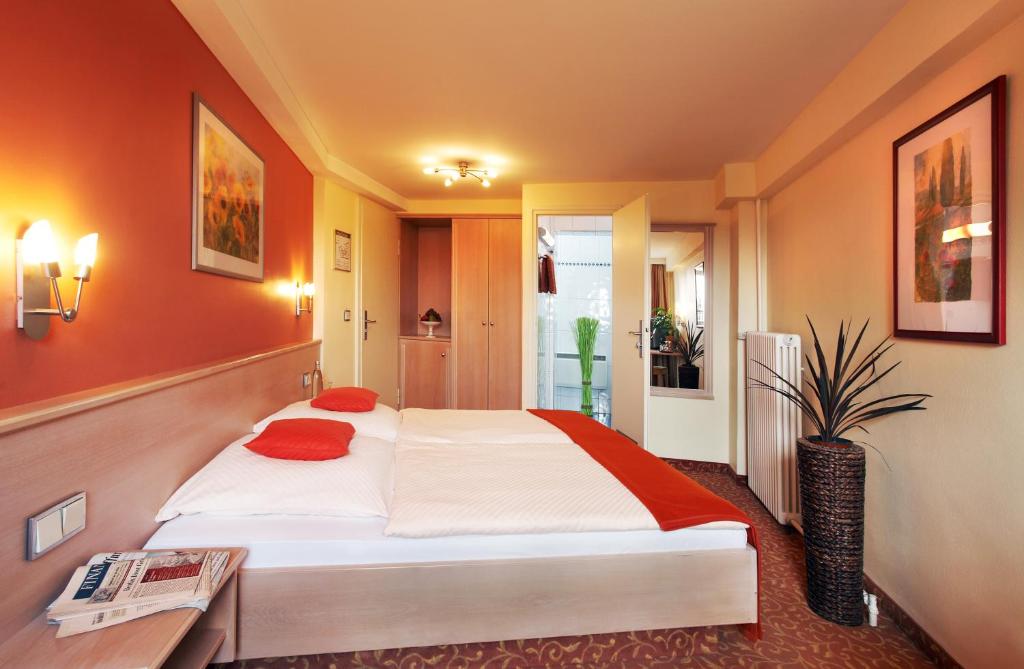 Двухместный (Двухместный номер «Комфорт» с 1 кроватью) отеля Hotel ADRIA München, Мюнхен
