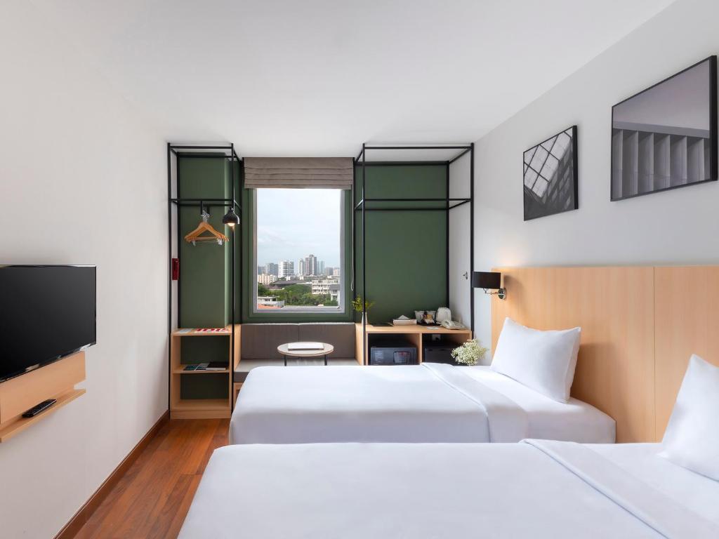 Двухместный (Улучшенный двухместный номер с 2 отдельными кроватями) отеля ibis Bangkok Sathorn, Бангкок