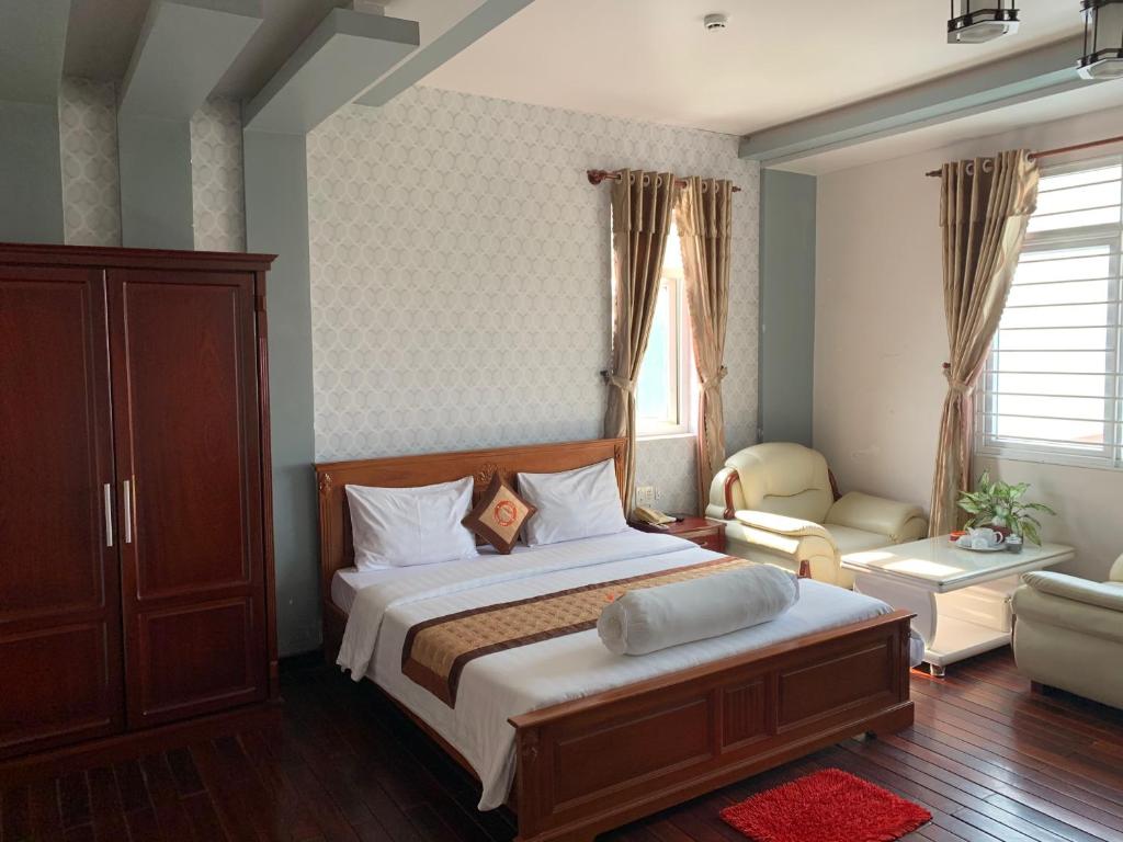 Двухместный (Улучшенный двухместный номер с 1 кроватью) отеля Phuc Hung 2 Hotel, Ратьзя