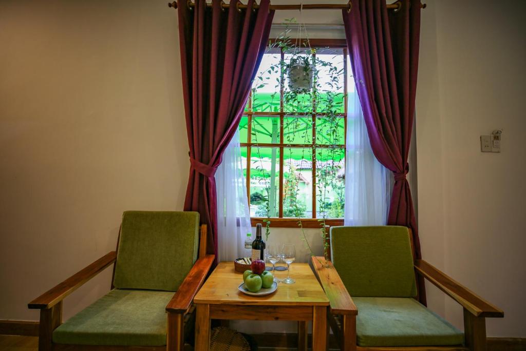 Двухместный (Двухместный номер с 2 отдельными кроватями, вид на сад) курортного отеля Mango Resort, Дуонг-Донг