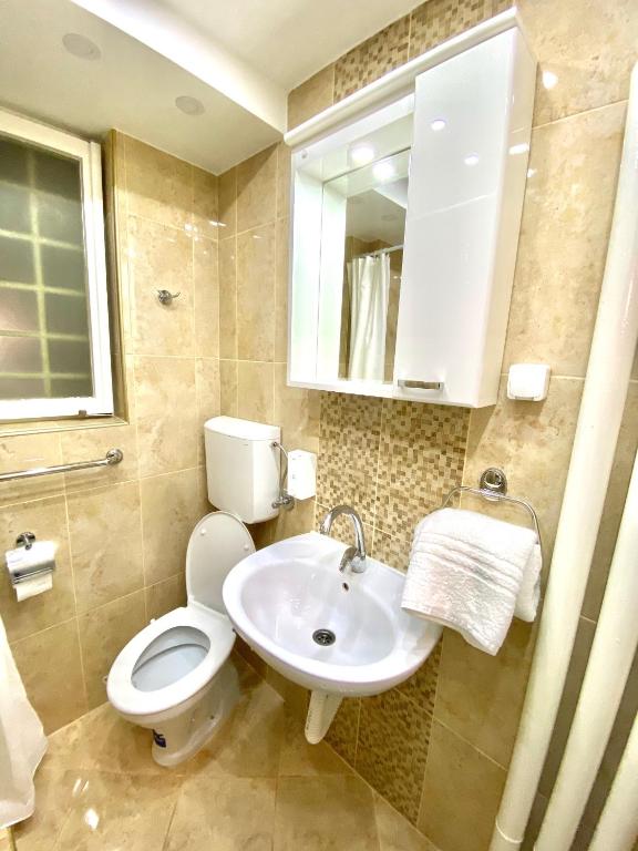 Двухместный (Двухместный номер с 1 кроватью и общей ванной комнатой) гостевого дома Glorious Rooms, Ниш