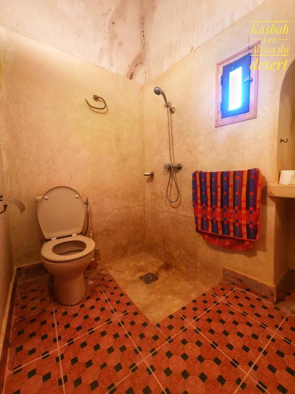 Трехместный (Трехместный номер с собственной ванной комнатой) отеля Kasbah Les Alizes Du Desert, Мхамид
