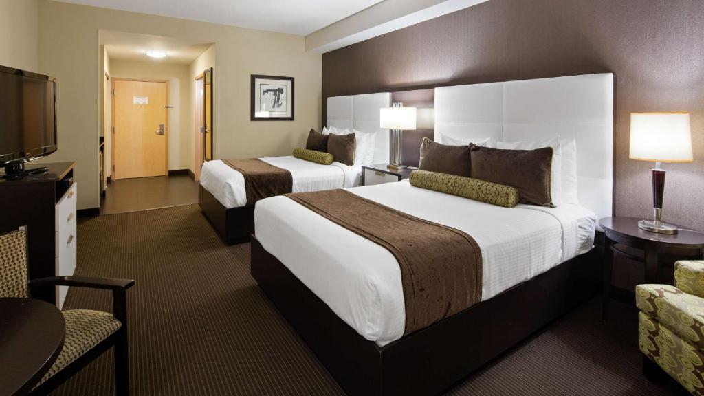 Четырехместный (Номер с 2 кроватями размера «queen-size» и безбарьерной душевой, подходящей для гостей с ограниченными физическими возможностями - Для некурящи) отеля Best Western Premier Miami International Airport Hotel & Suites Coral Gables, Майами