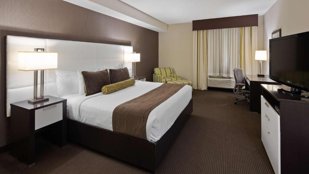 Двухместный (Номер с кроватью размера «king-size» и безбарьерной душевой - Подходит для гостей с ограниченными физическими возможностями - Для некурящих) отеля Best Western Premier Miami International Airport Hotel & Suites Coral Gables, Майами