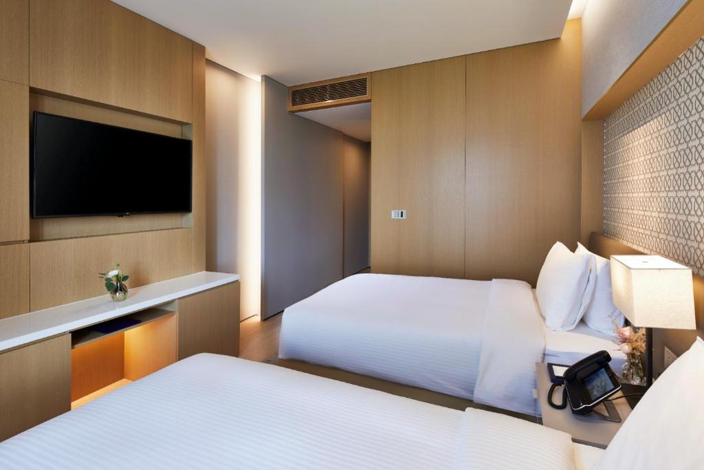 Двухместный (Улучшенный двухместный номер с 2 отдельными кроватями) отеля Shinhwa Jeju Shinhwa World Hotels, Согвипхо