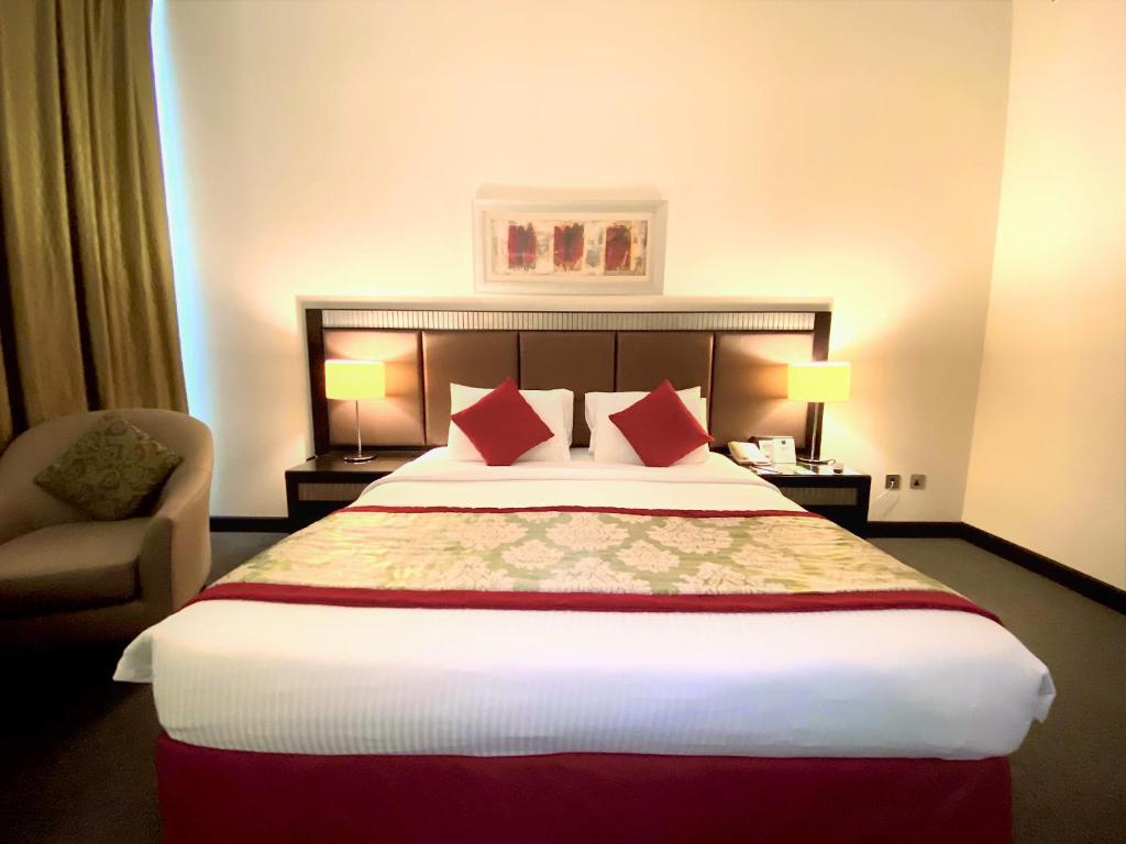 Двухместный (Двухместный номер Делюкс с 1 кроватью и балконом) отеля Copthorne Hotel Doha, Доха