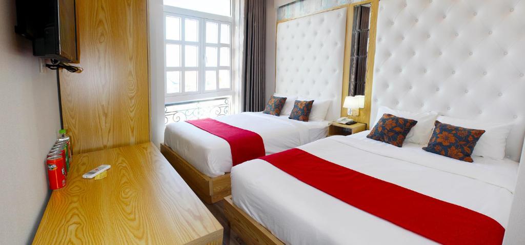 Двухместный (Улучшенный двухместный номер с 1 кроватью) отеля EMERALD OCEAN HOTEL, Фантхьет