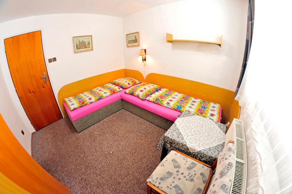 Двухместный (Небольшой двухместный номер с 2 отдельными кроватями) гостевого дома Pension 444, Врхлаби