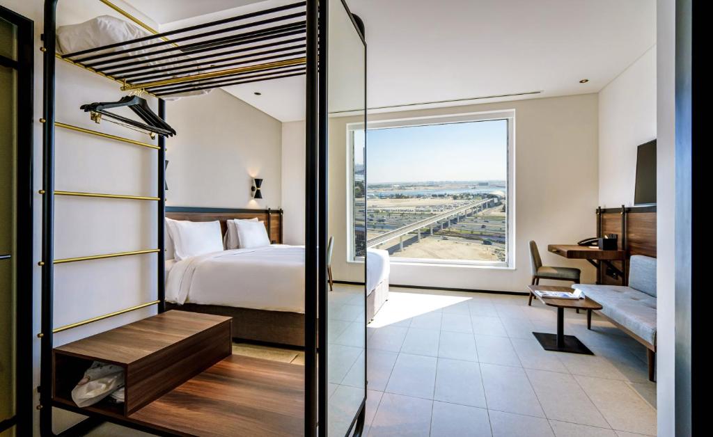 Двухместный (Номер «Идеал» с кроватью размера «king-size» и видом на город) отеля FORM Hotel Dubai, a member of Design Hotels™, Дубай