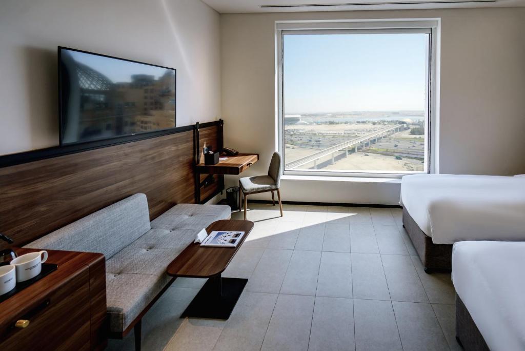 Двухместный (Двухместный номер «Идеал» с 2 отдельными кроватями и видом на город) отеля FORM Hotel Dubai, a member of Design Hotels™, Дубай