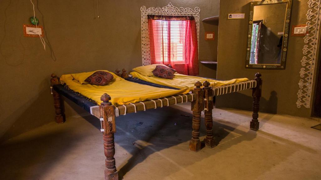Двухместный (Двухместный номер с 1 кроватью) семейного отеля NotOnMap - Chintan Homestay, Бхудж