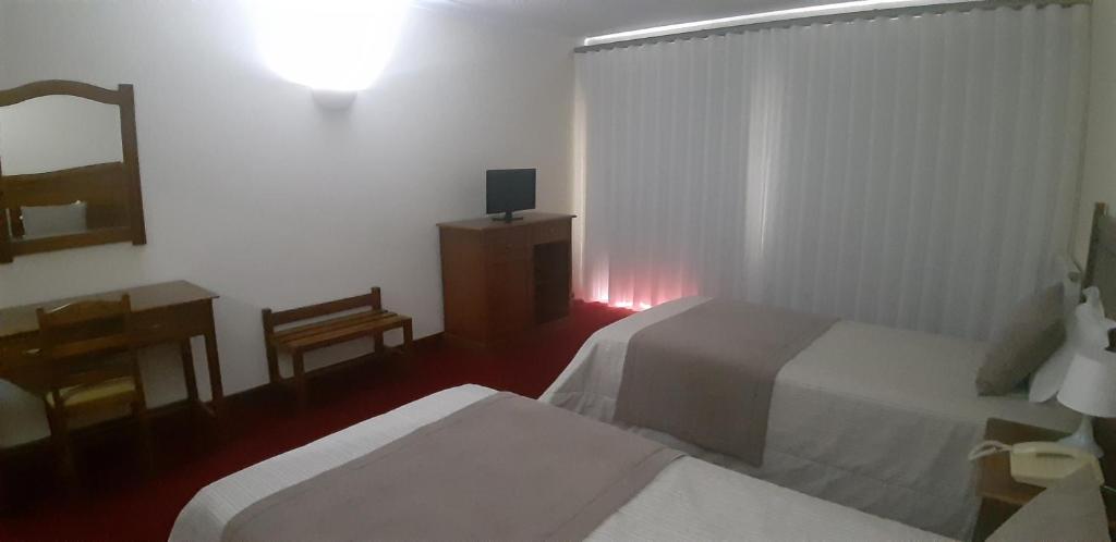 Двухместный (Улучшенный двухместный номер с 2 отдельными кроватями) отеля Hotel Santa Maria, Алкобаса