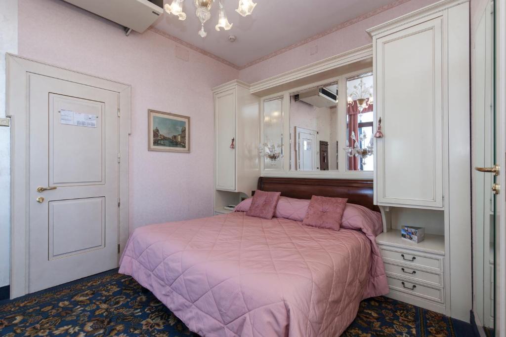 Двухместный (Двухместный номер «Комфорт» с 1 кроватью) отеля Hotel Riviera, Венеция-Лидо