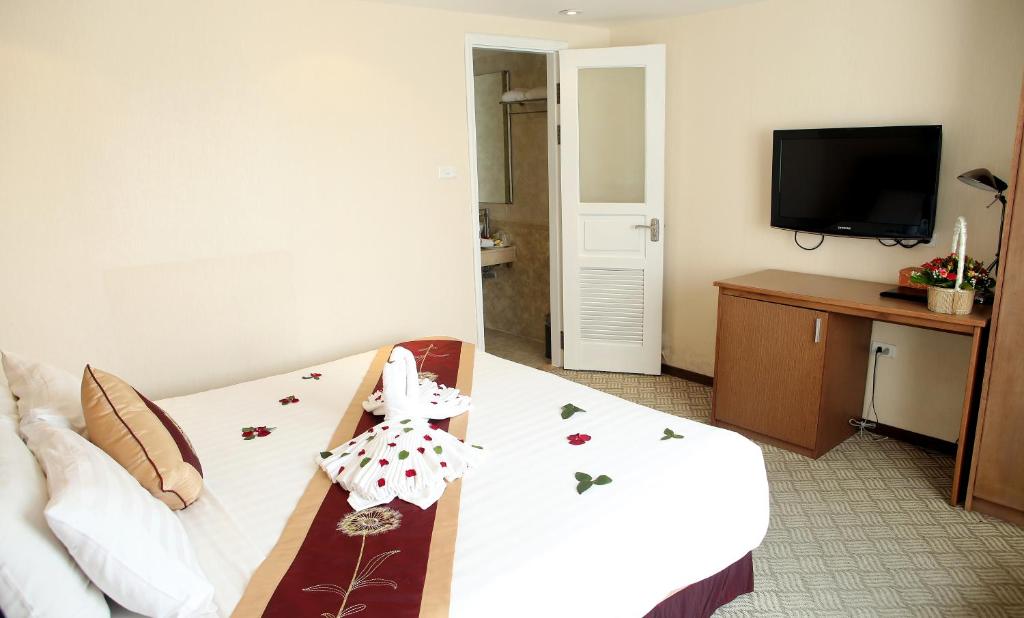 Двухместный (Двухместный номер Делюкс с 1 кроватью или 2 отдельными кроватями) отеля Lenid De Ho Guom Hotel, Ханой
