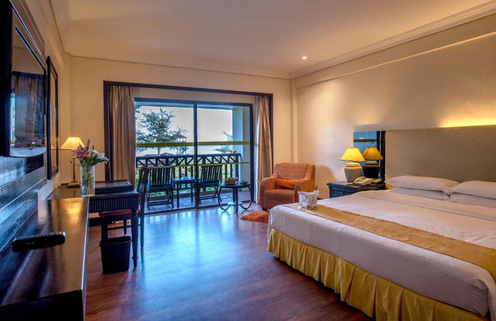 Двухместный (Двухместный номер Делюкс с 1 кроватью или 2 отдельными кроватями и панорамным видом на океан) курортного отеля Nexus Resort & Spa Karambunai, Кота-Кинабалу