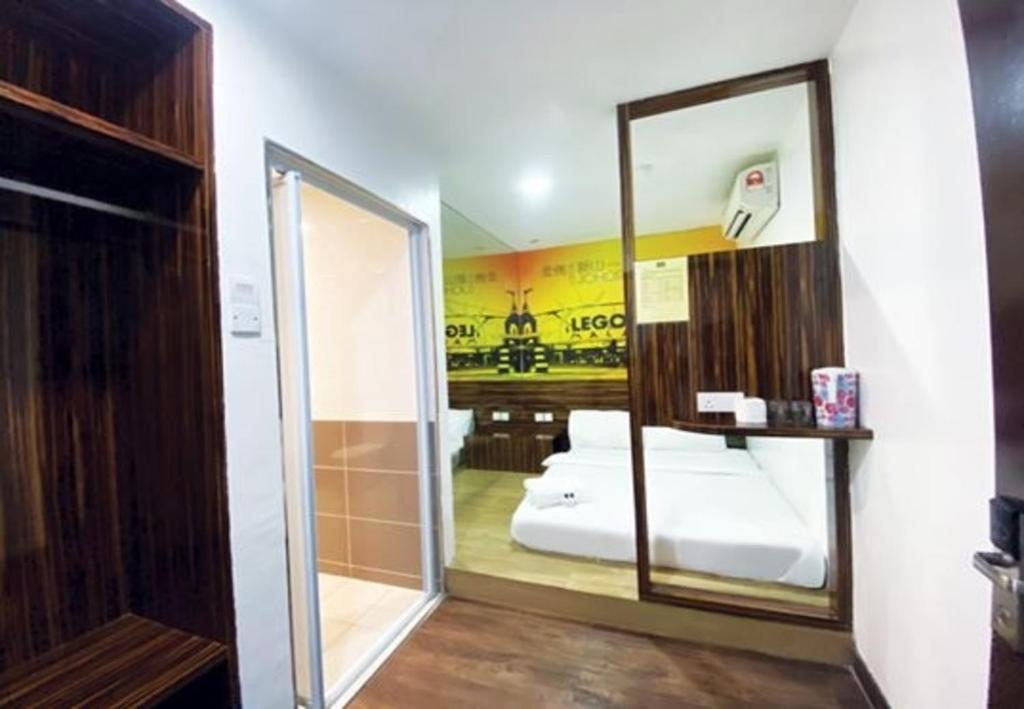 Двухместный (Номер с кроватью размера «queen-size» и татами) отеля Timez Business Hotel, Куала-Лумпур