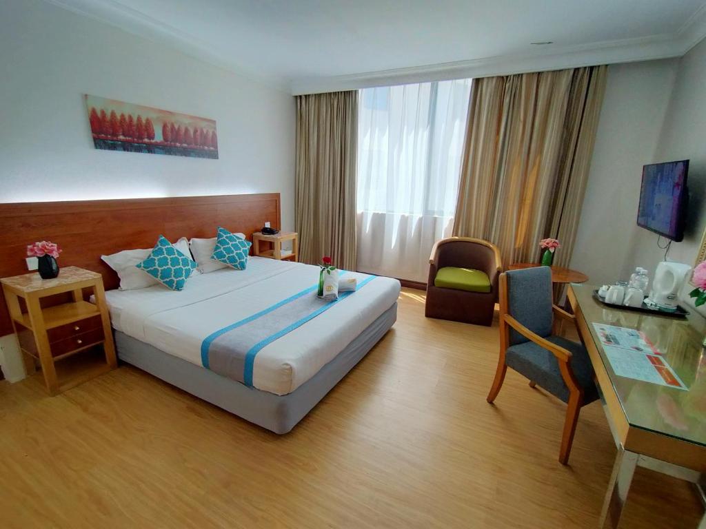 Двухместный (Улучшенный номер с кроватью размера «king-size») отеля Tang Dynasty Hotel, Кота-Кинабалу