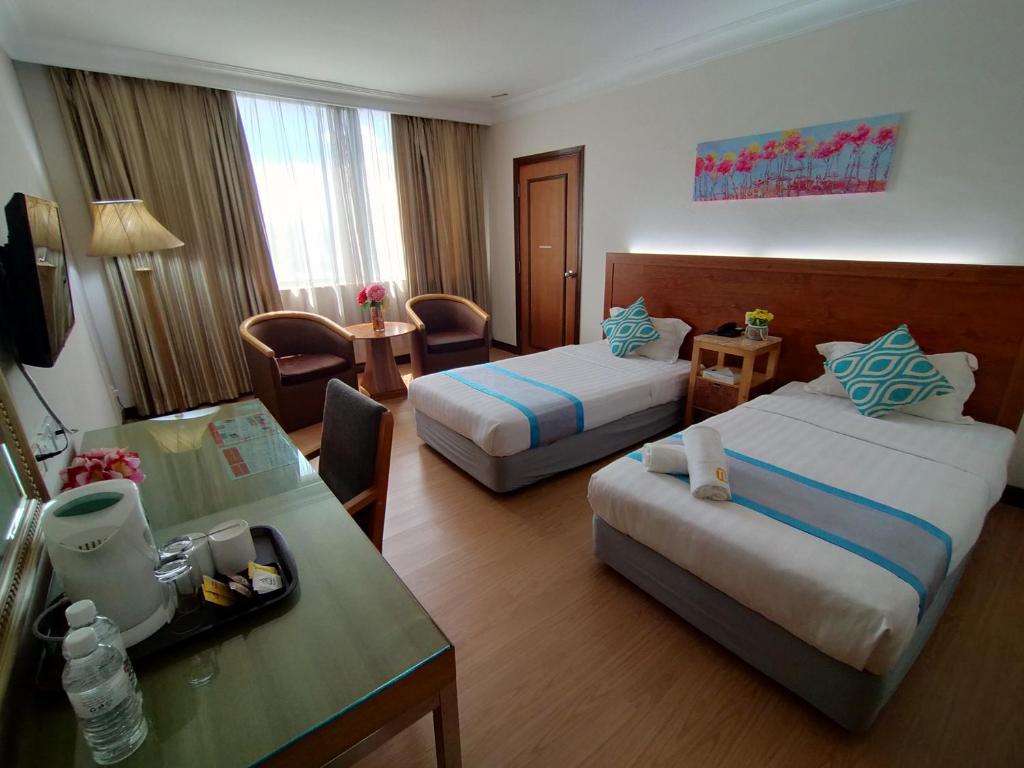Двухместный (Двухместный номер Делюкс с 2 отдельными кроватями) отеля Tang Dynasty Hotel, Кота-Кинабалу