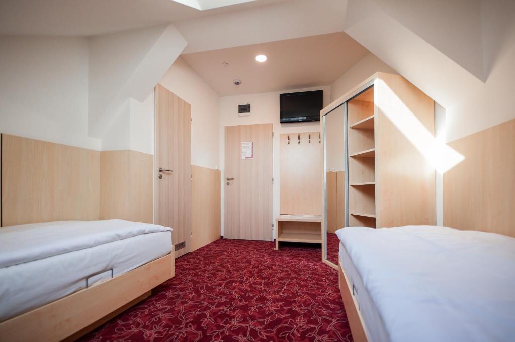 Двухместный (Двухместный номер эконом-класса с 1 кроватью или 2 отдельными кроватями) отеля Pivovar, Прага