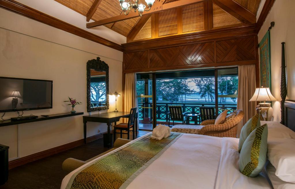 Сьюит (Представительский люкс «Борнео») курортного отеля Nexus Resort & Spa Karambunai, Кота-Кинабалу