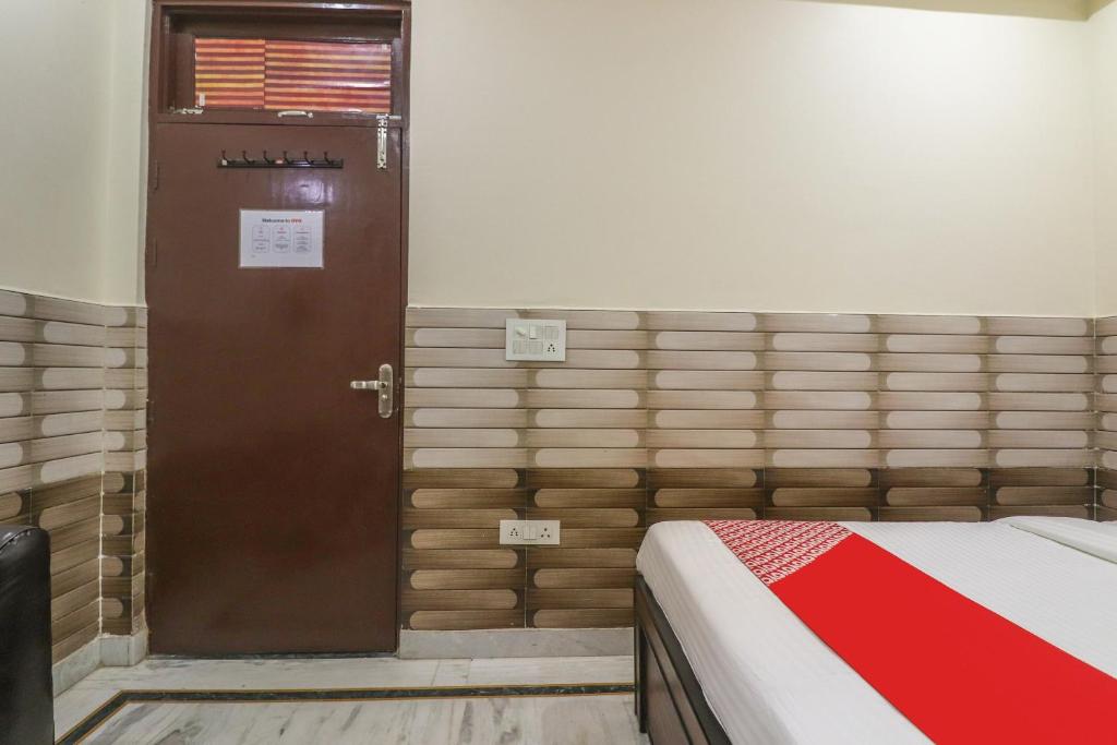 Трехместный (Классический трехместный номер), OYO 64662 Hotel Baba Residency