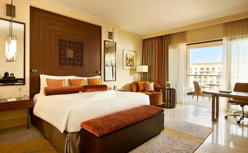 Семейный (Семейный номер «Гранд» Fairmont - Вид на город) курортного отеля Fairmont The Palm, Дубай
