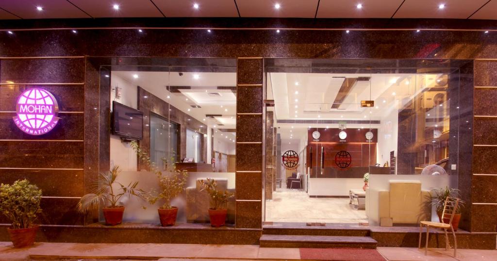 Двухместный (Улучшенный двухместный номер с 1 кроватью), FabHotel Mohan International Paharganj