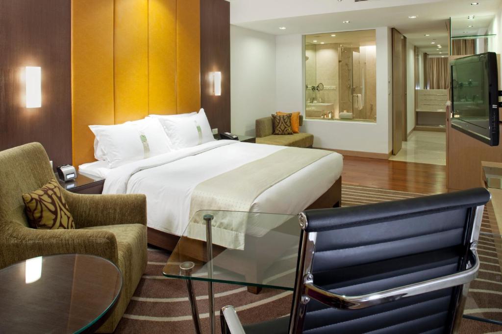Двухместный (Двухместный номер с 1 кроватью - Подходит для гостей с ограниченными физическими возможностями) отеля Holiday Inn Mumbai International Airport, Мумбай